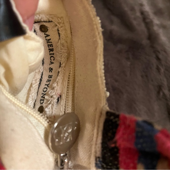 America & Beyond Beaded Artistic Handbag with white and multicolor patterns. - Picture 6 of 9